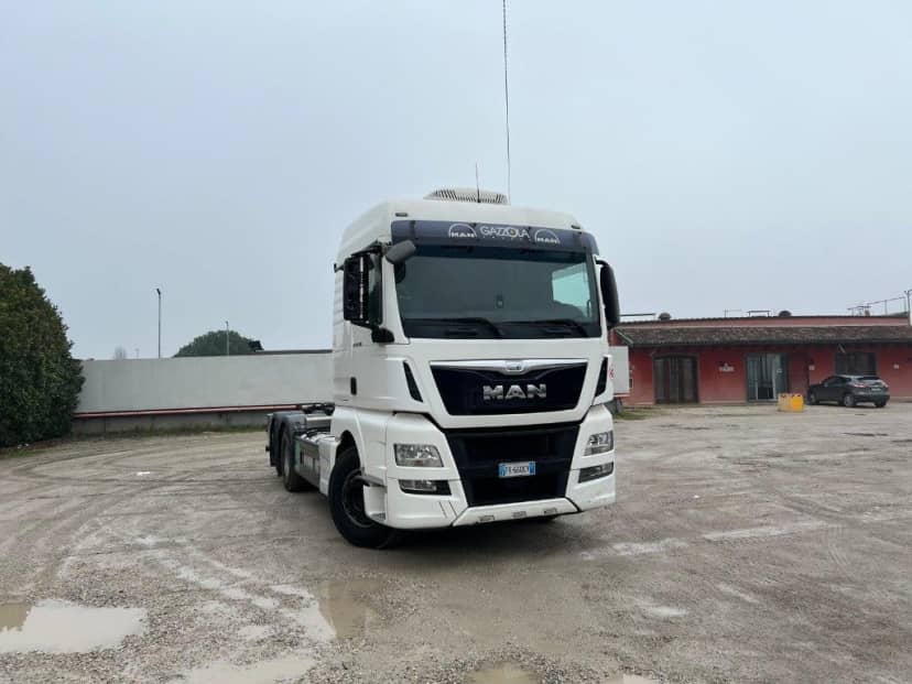 MAN TGX 26.500 USATO SCARRABILE PNEUMATICO POSTERIORE 6X2 — foto 8 di 8