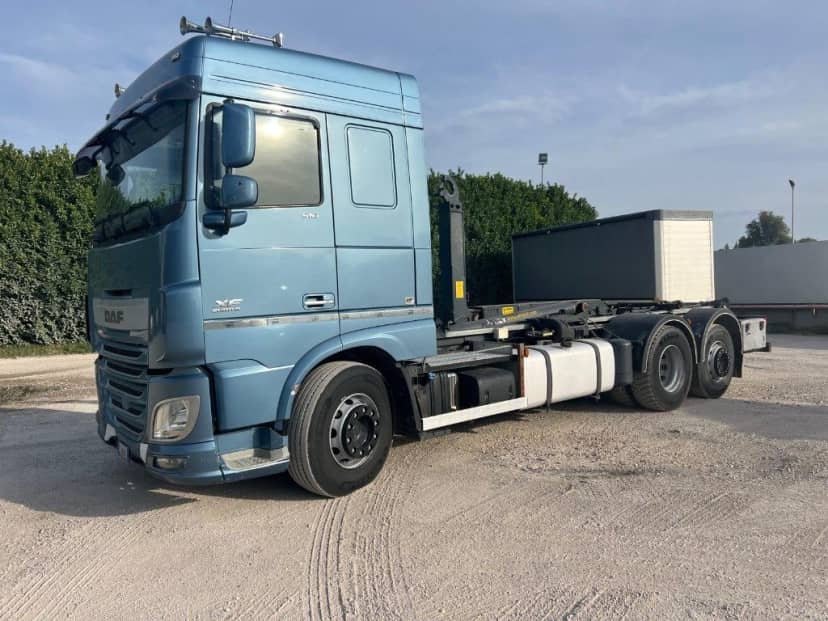 DAF XF 510 SCARRABILE USATO PNEUMATICO POSTERIORE 6X2 — foto 3 di 9