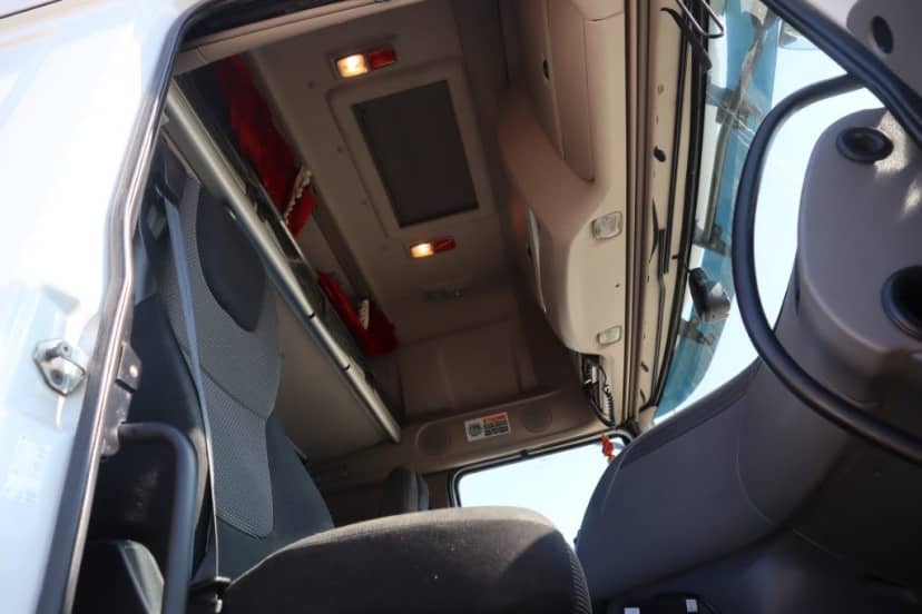 TRATTORE STRADALE CON IMPIANTO IDRAULICO EURO 6 ADR — foto 6 di 13