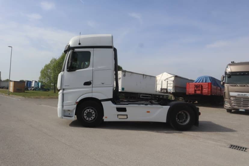 TRATTORE STRADALE CON IMPIANTO IDRAULICO EURO 6 — foto 5 di 14