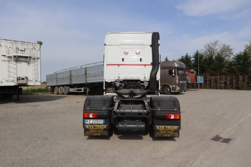 TRATTORE STRADALE CON IMPIANTO IDRAULICO EURO 6 — foto 12 di 14