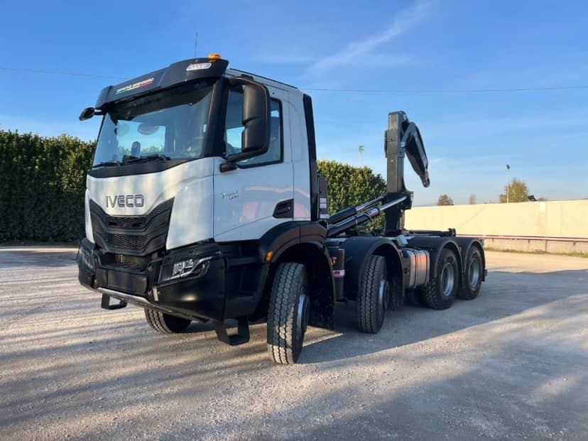 IVECO TRAKKER T-WAY AD500 NUOVO SCARRABILE BALESTRATO 8X4