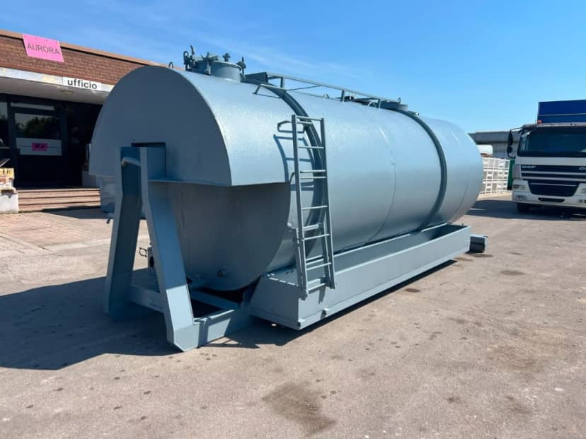 CISTERNA SCARRABILE USATA IN FERRO A SCOMPARTO UNICO · 6,25 m · 18.500 l · Rif. 25-U-155