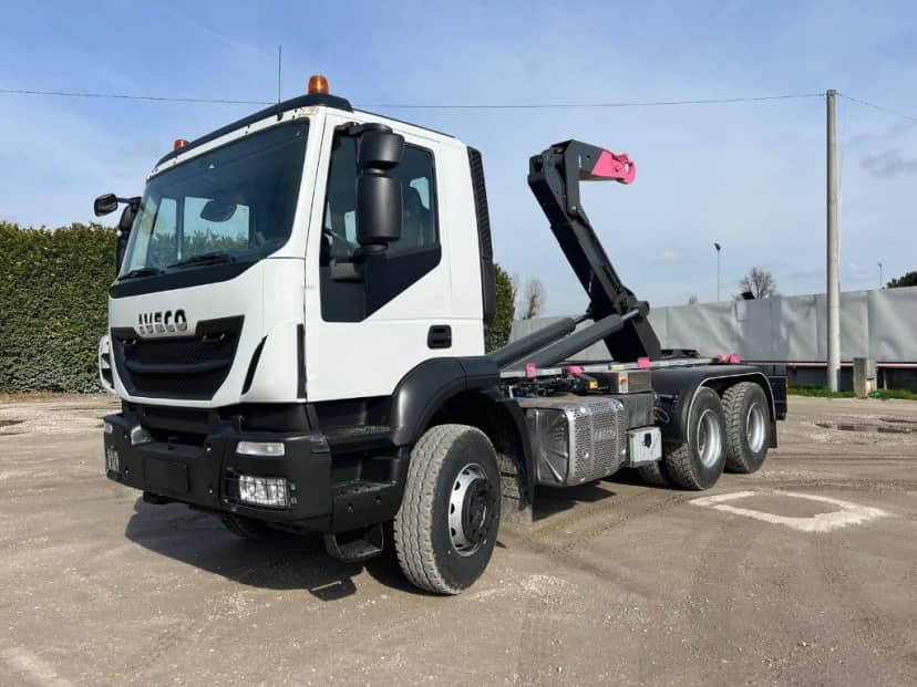 IVECO TRAKKER 360 CON SCARRABILE NUOVO 6X4