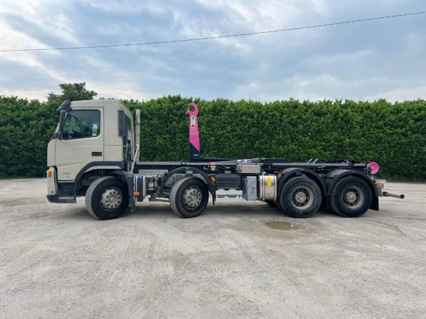 VOLVO FM480 SCARRABILE BALESTRATO I° E IV° ASSE PNEUMATICO II° E III° ASSE 8 — foto 2 di 12