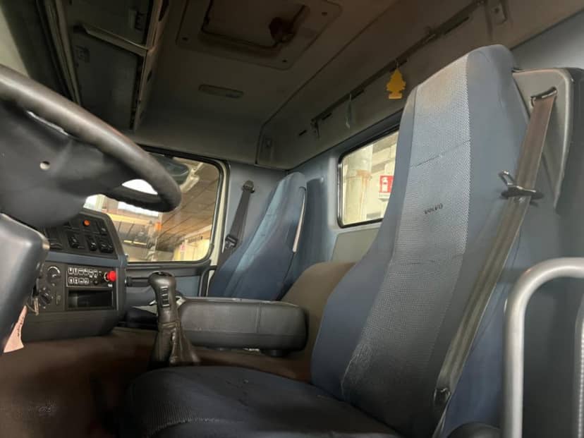 VOLVO FM480 SCARRABILE BALESTRATO I° E IV° ASSE PNEUMATICO II° E III° ASSE 8 — foto 8 di 12