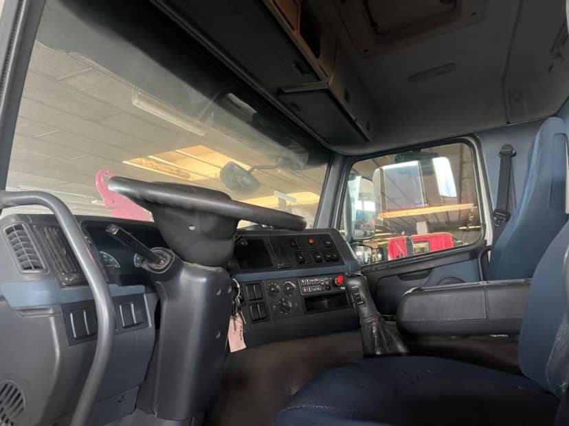VOLVO FM480 SCARRABILE BALESTRATO I° E IV° ASSE PNEUMATICO II° E III° ASSE 8 — foto 9 di 12