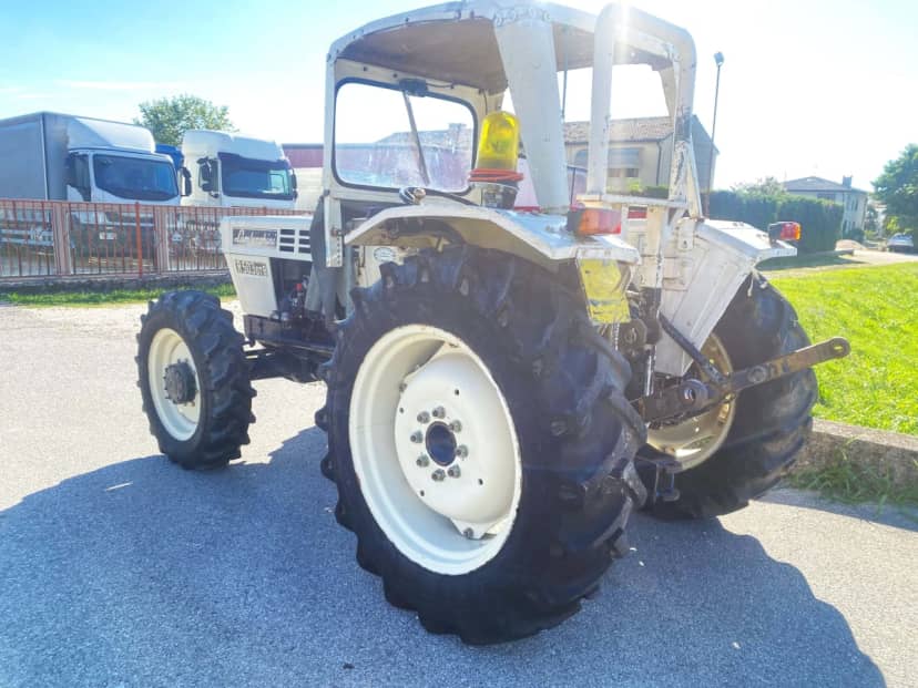 Trattore agricolo Lamborghini — foto 5 di 7