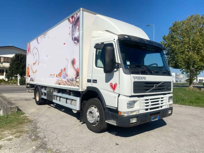 Motrice Volvo FM7 2 assi con cassone ISOTERMICO — foto 2 di 12