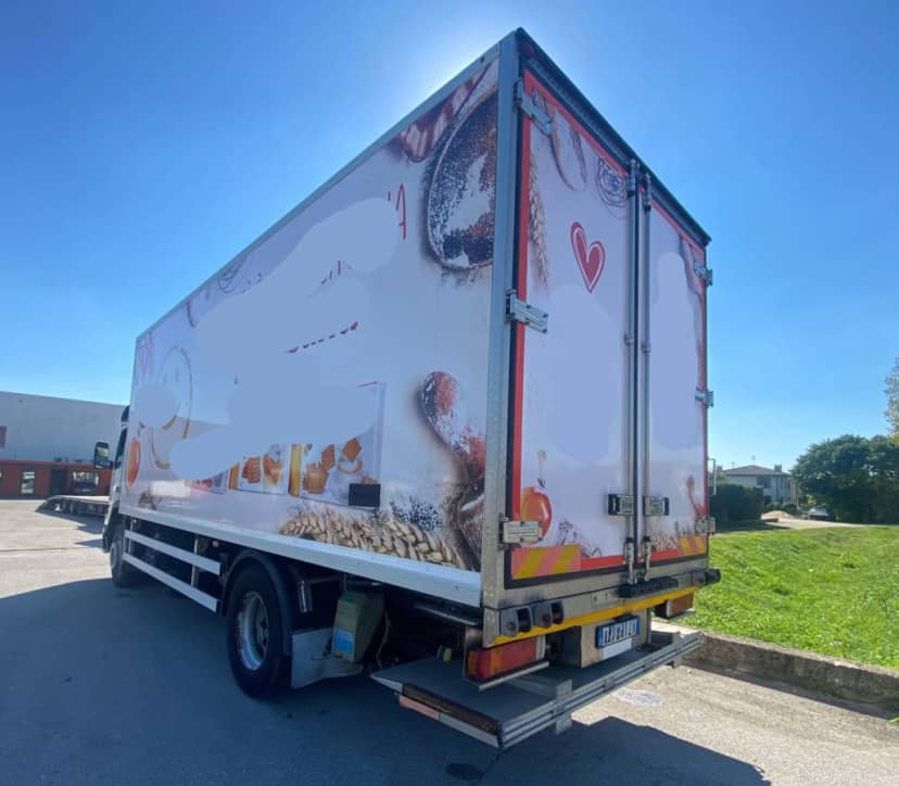 Motrice Volvo FM7 2 assi con cassone ISOTERMICO — foto 3 di 12