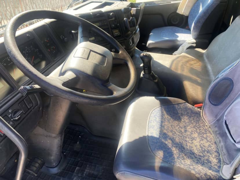 Motrice Volvo FM7 2 assi con cassone ISOTERMICO — foto 10 di 12