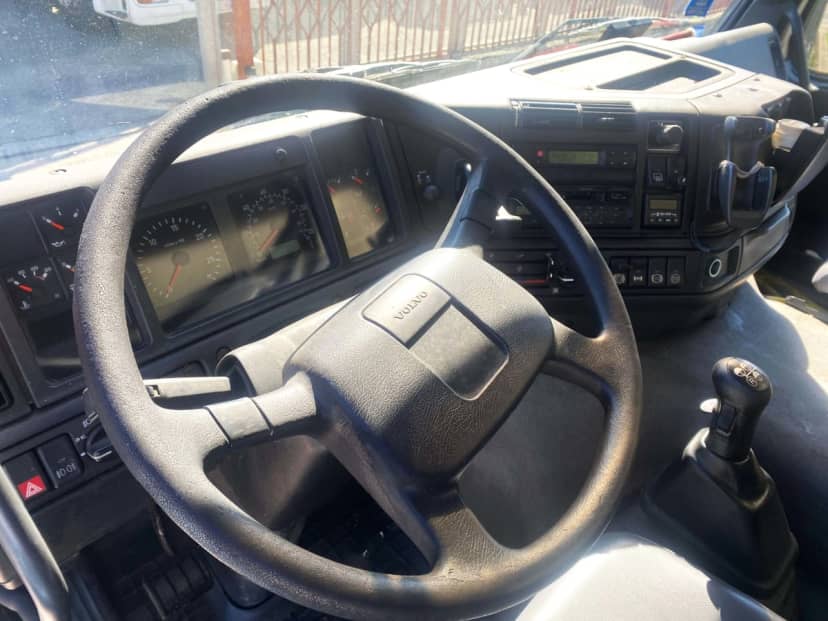 Motrice Volvo FM7 2 assi con cassone ISOTERMICO — foto 11 di 12