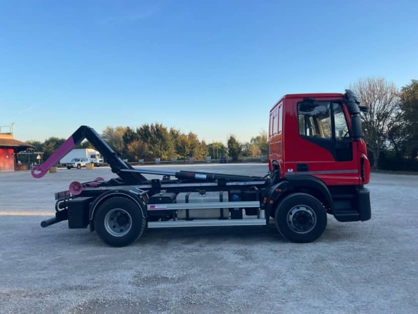 IVECO EUROCARGO 160E32 CON SCARRABILE NUOVO BALESTRATO CON DOPPI TOP LESS — foto 7 di 15