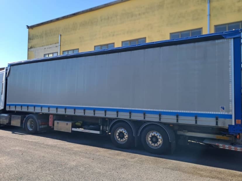 Semirimorchio Bartoletti metri 12 centinato con sponda idraulica — foto 1 di 10