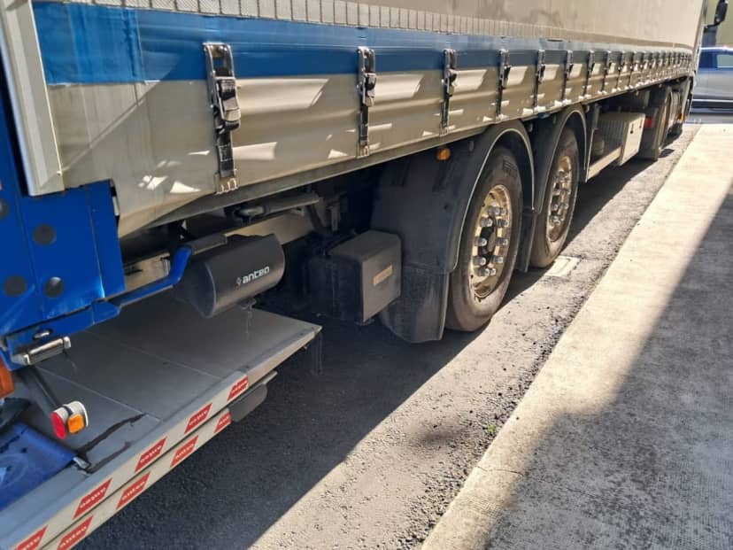 Semirimorchio Bartoletti metri 12 centinato con sponda idraulica — foto 3 di 10