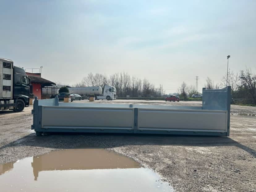 CONTAINER NUOVO A PIANALE CON PIANTONI RIMOVIBILI IN FERRO E DUE · 5,2 m · 7 m³ · Rif. 22-N-23 — foto 2 di 12