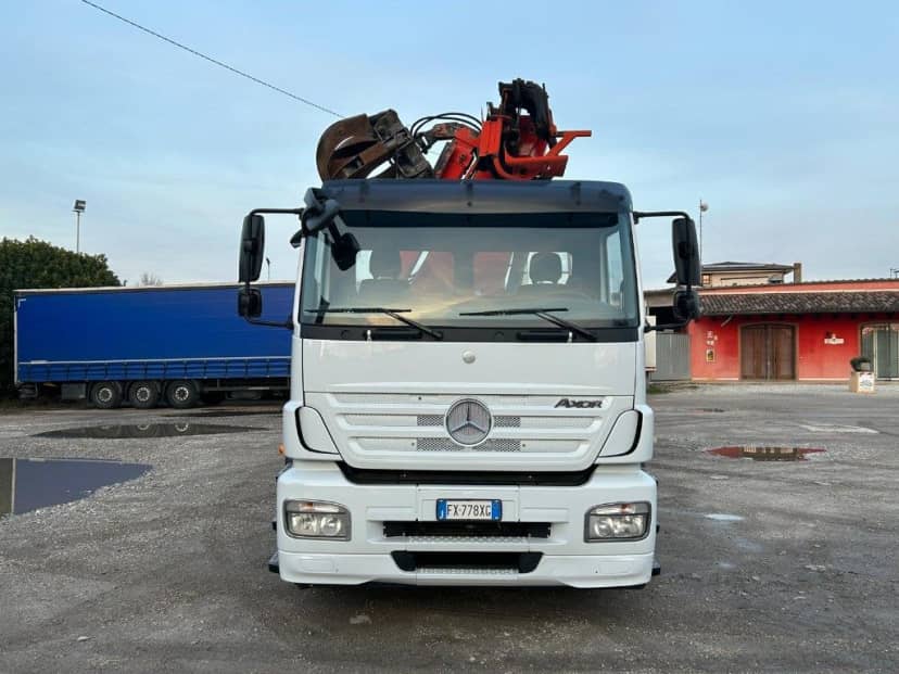 MERCEDES AXOR 2533 SCARRABILE CON GRU MARCHESI E POLIPO