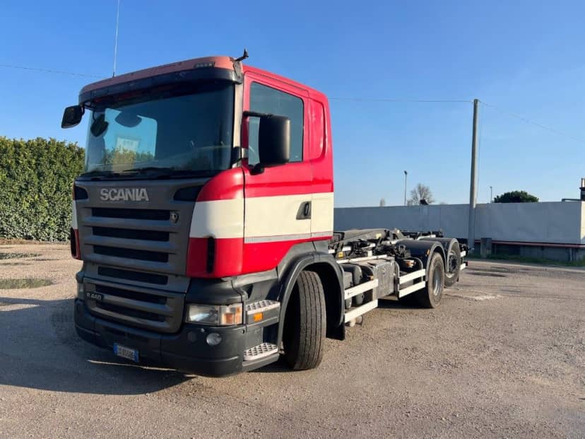 SCANIA CV 440 SCARRABILE BALESTARTO ANTERIORE E PNEUMATICO POSTERIORE 6X2