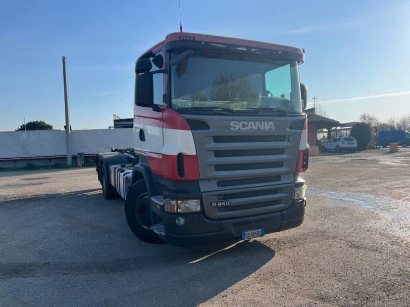 SCANIA CV 440 SCARRABILE BALESTARTO ANTERIORE E PNEUMATICO POSTERIORE 6X2 — foto 4 di 8
