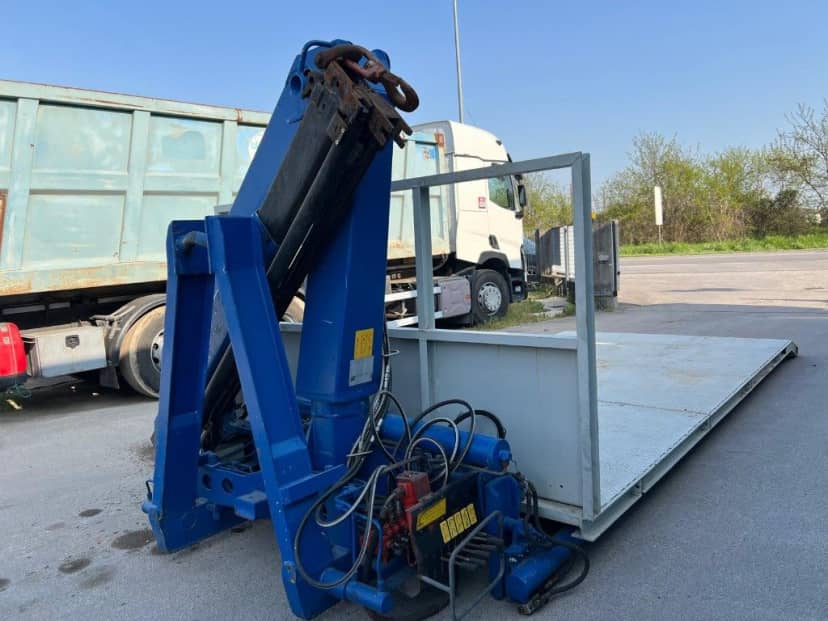 CONTAINER SCARRABILE USATO A PIANALE SENZA SPONDE CON CODA A ZERO E GRU · 6,6 m · Rif. 25-U-46