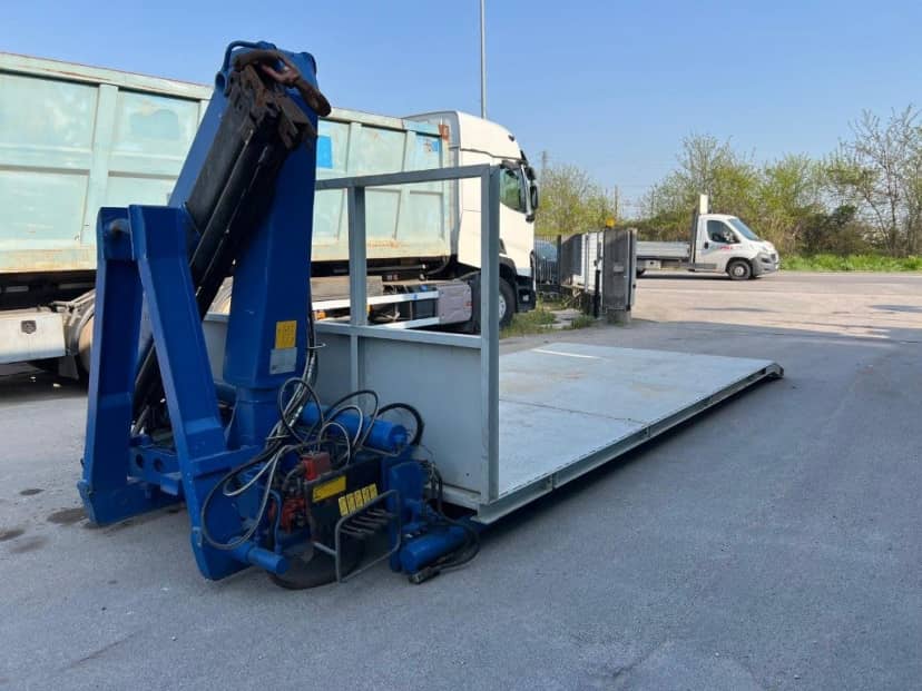 CONTAINER SCARRABILE USATO A PIANALE SENZA SPONDE CON CODA A ZERO E GRU · 6,6 m · Rif. 25-U-46 — foto 2 di 7