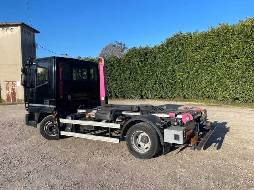 IVECO EUROCARGO 75E18 CON SCARRABILE NUOVO BALESTRATO ANTERIORE E PNEUMATICO — foto 4 di 9