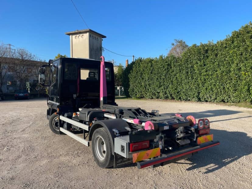 IVECO EUROCARGO 75E18 CON SCARRABILE NUOVO BALESTRATO ANTERIORE E PNEUMATICO — foto 5 di 9