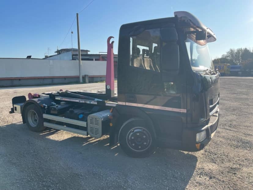 IVECO EUROCARGO 75E18 CON SCARRABILE NUOVO BALESTRATO ANTERIORE E PNEUMATICO — foto 8 di 9