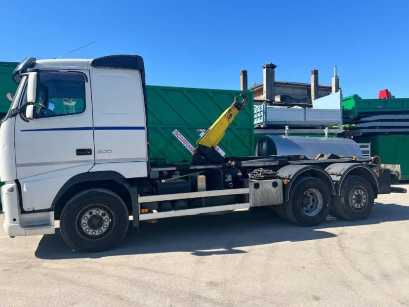 VOLVO FH500 SCARRABILE USATO PNEUMATICO POSTERIORE 6X2 — foto 3 di 9