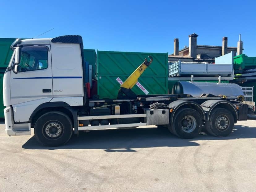 VOLVO FH500 SCARRABILE USATO PNEUMATICO POSTERIORE 6X2 — foto 8 di 9