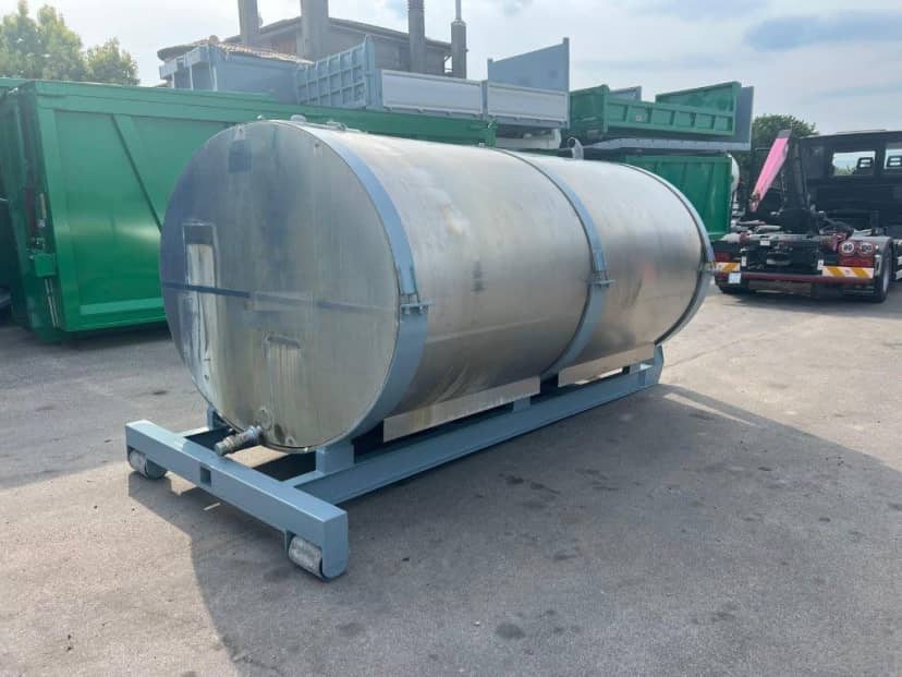 CISTERNA USATA SCARRABILE IN ACCIAIO INOX · 3,7 m · 7000 l · Rif. 26-U-89 — foto 3 di 6