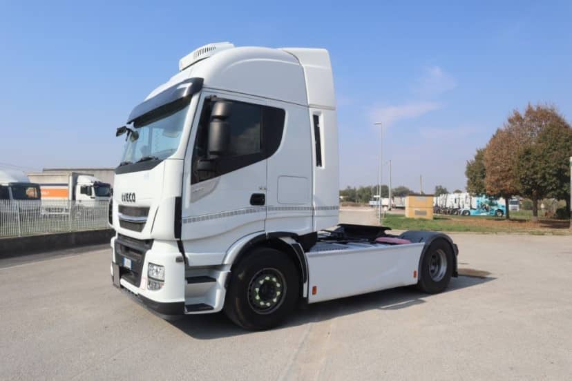 TRATTORE STRADALE EURO 6 CON IMPIANTO IDRAULICO IN ADR — foto 2 di 15