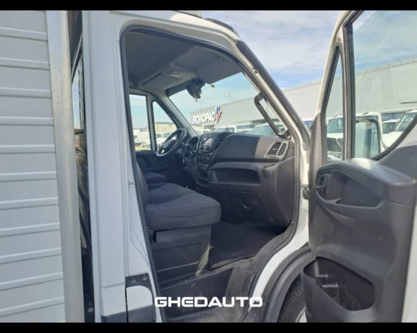IVECO DAILY 35C16 2.3 BOX IN LEGA — foto 13 di 19