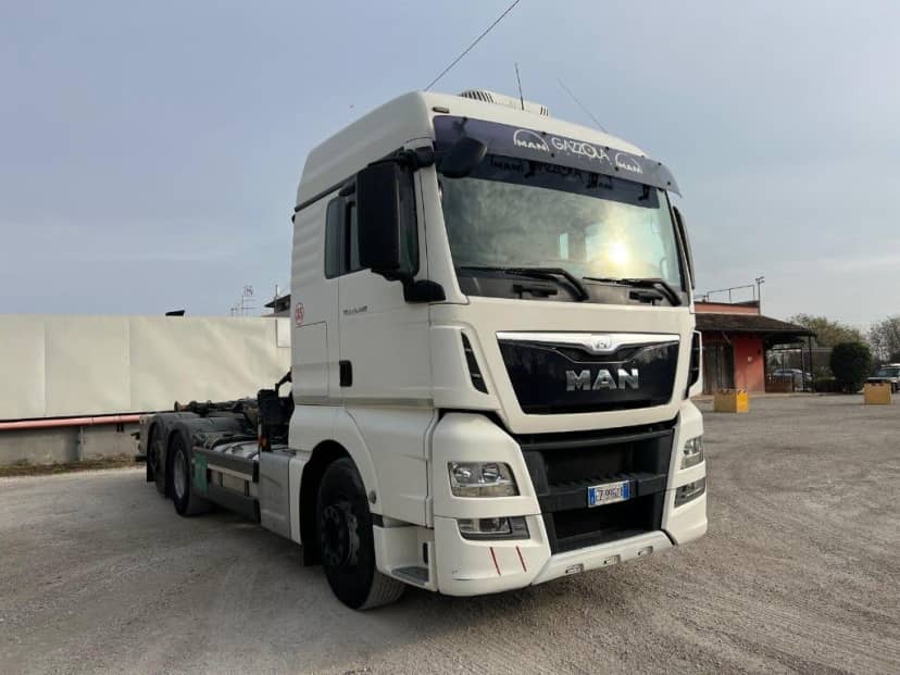 MAN TGX 26.480 SCARRABILE CON GRU DIETRO CABINA — foto 7 di 9