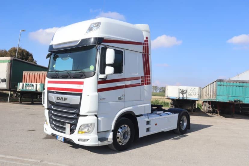 TRATTORE STRADALE CON IMPIANTO IDRAULICO EURO 6