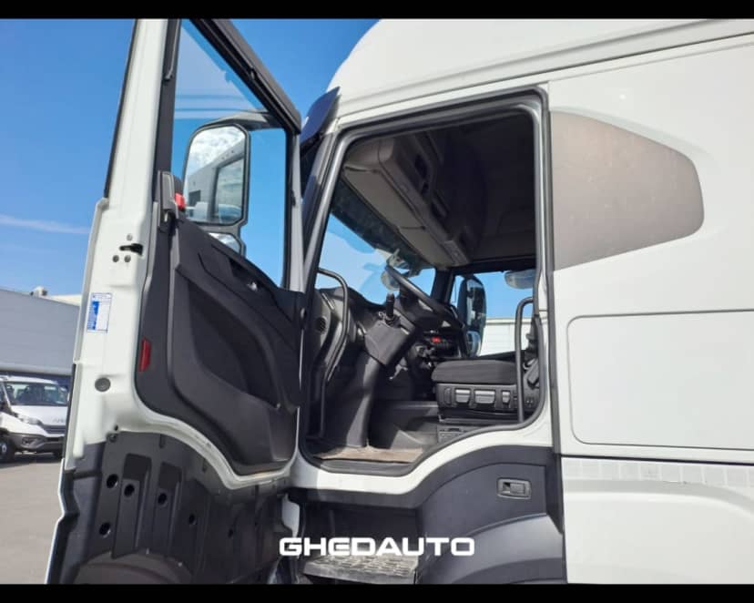 TRATTORE STRADALE IVECO S-WAY 460 LNG METANO — foto 11 di 22