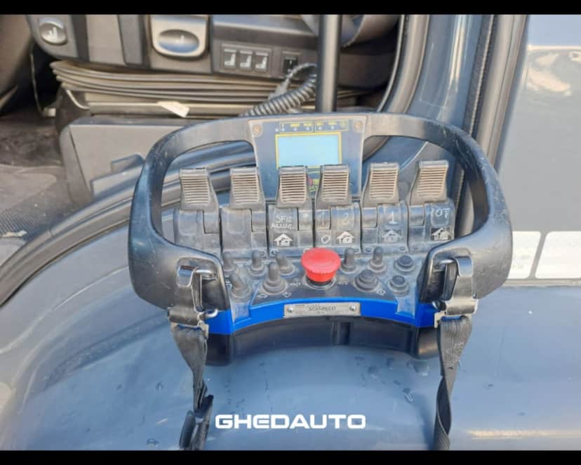 IVECO EUROCARGO 180E28 CON GRU PM E CASSONE FISSO — foto 9 di 19