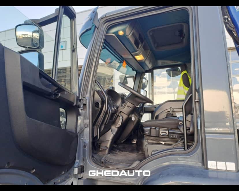 IVECO EUROCARGO 180E28 CON GRU PM E CASSONE FISSO — foto 10 di 19