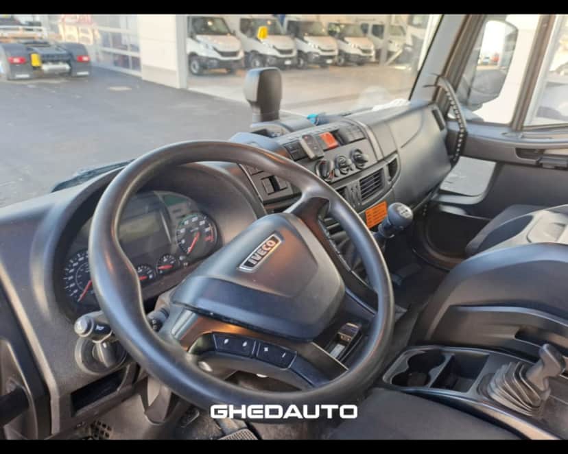 IVECO EUROCARGO 180E28 CON GRU PM E CASSONE FISSO — foto 11 di 19