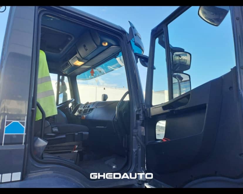 IVECO EUROCARGO 180E28 CON GRU PM E CASSONE FISSO — foto 16 di 19
