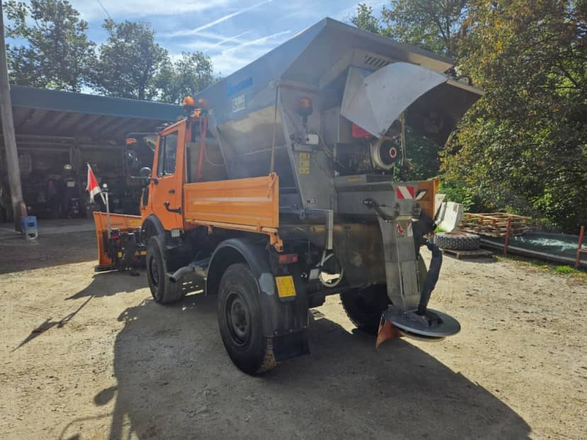 Mercedes Unimog 1400 con lama sgombraneve e spargisale — foto 5 di 10