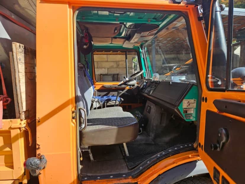 Mercedes Unimog 1400 con lama sgombraneve e spargisale — foto 7 di 10