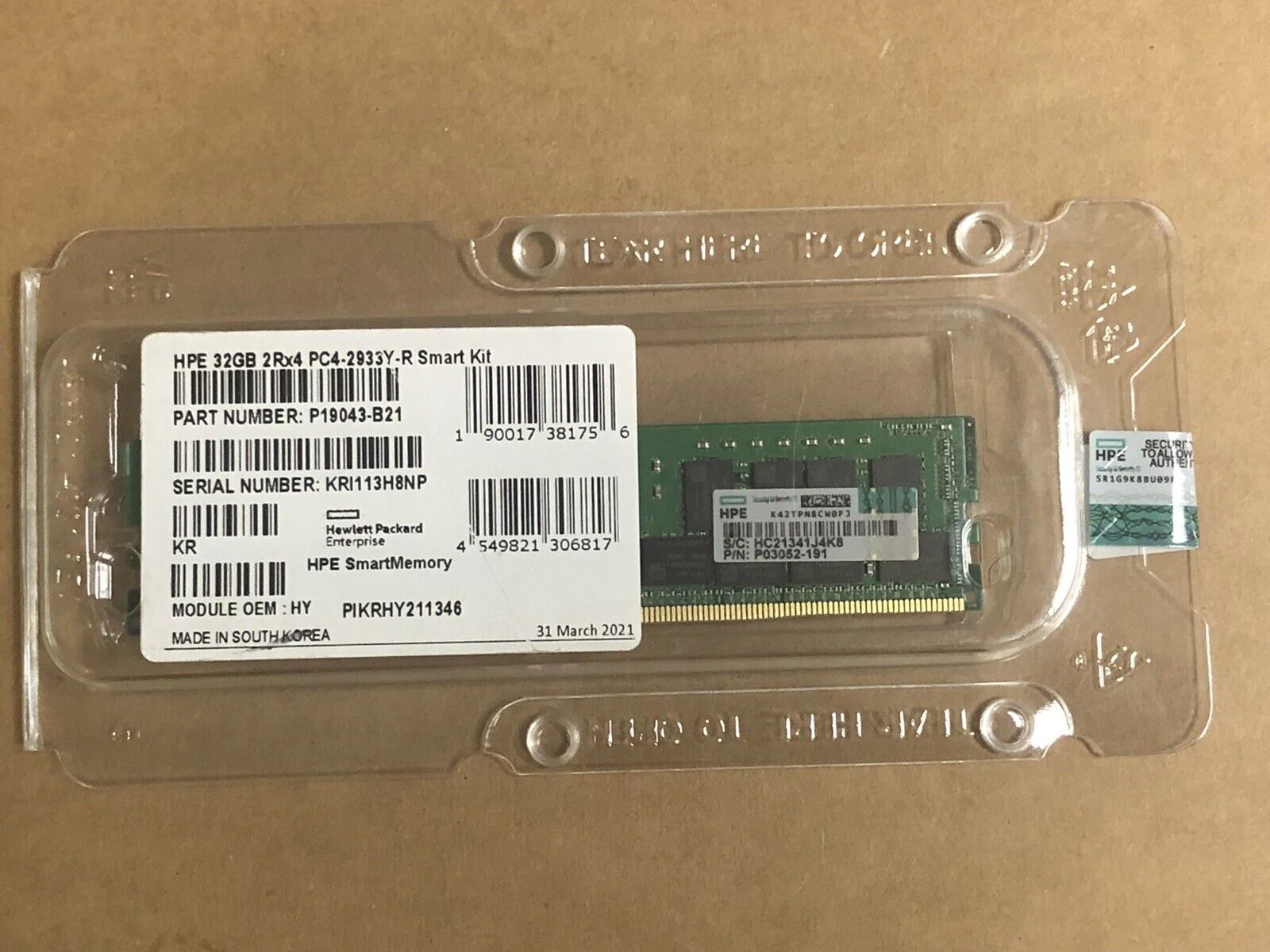 HPE 32GB DDR4-2933 Registered Smart Memory Kit (1x32GB) 2Rx4 PC4-2933Y-R Gallery View 4 P07646-B21