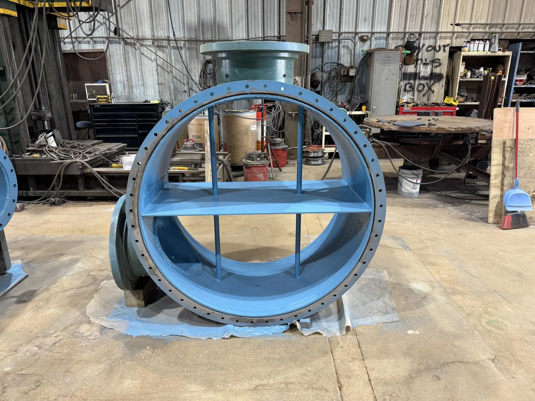 Completed round waterbox head coating