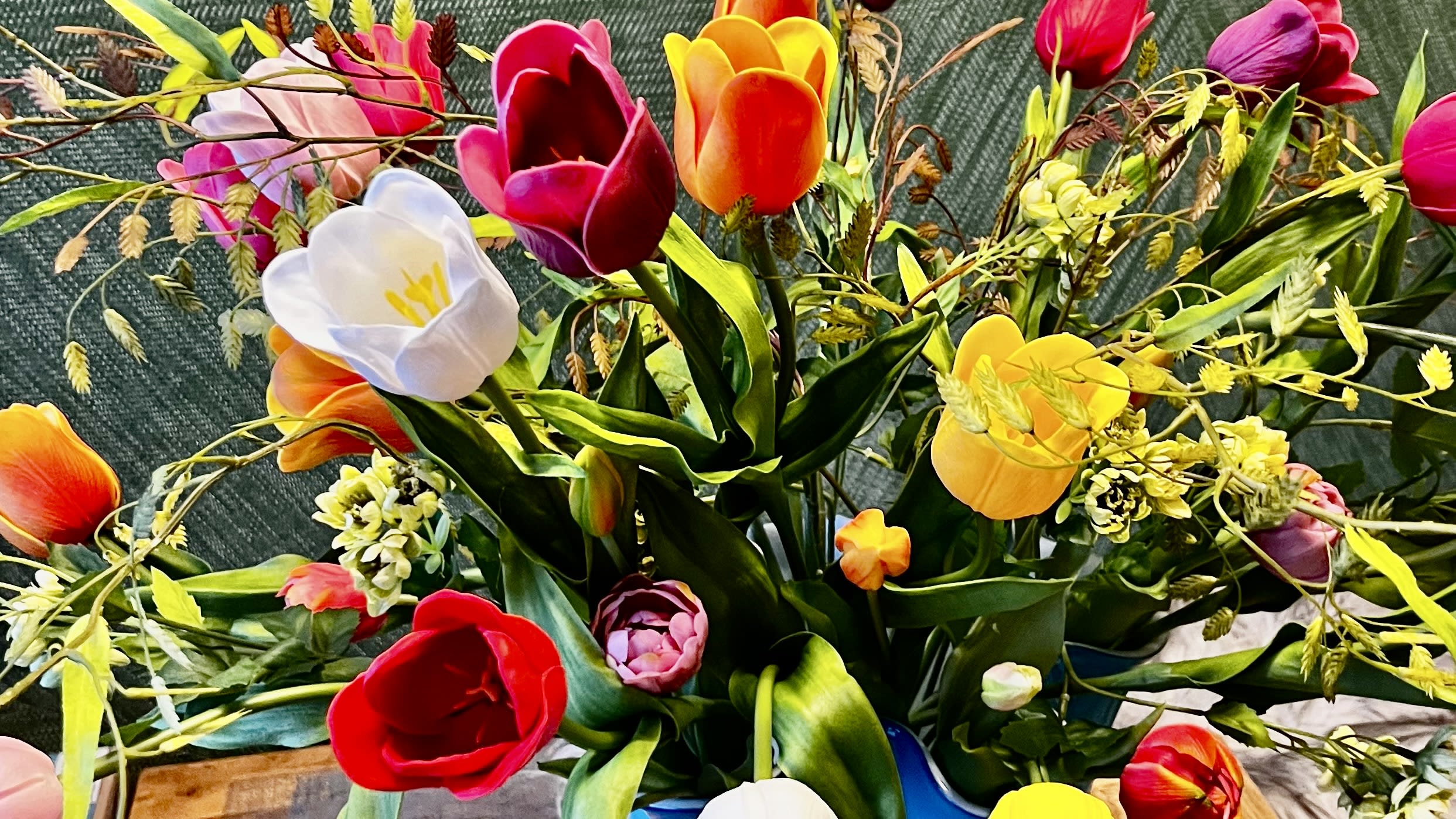 Tulp van foam op een lange steel | geel | 60 cm - Afbeelding 3