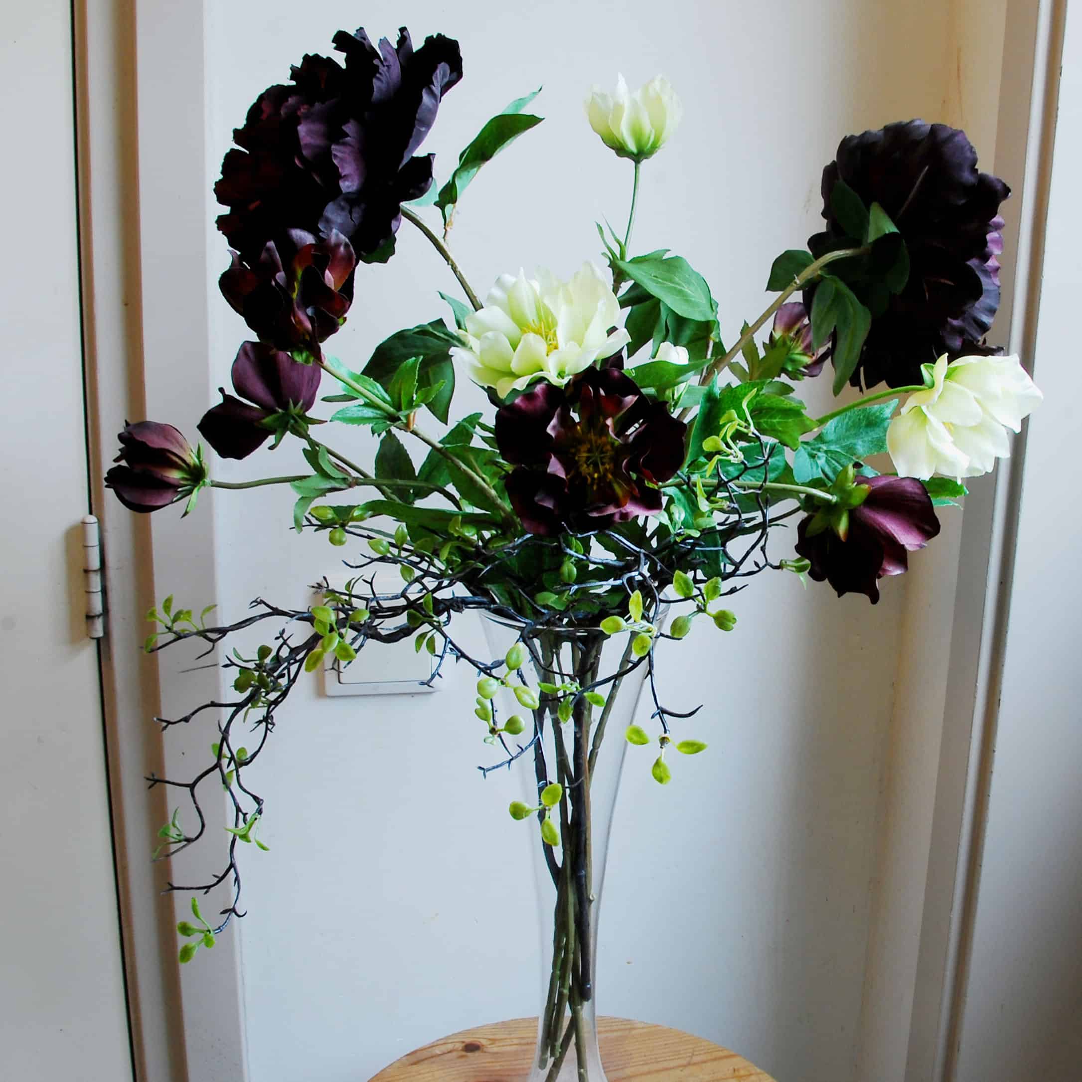 FlowerDutchess pioen helleborus tea leaf wijnrood creme