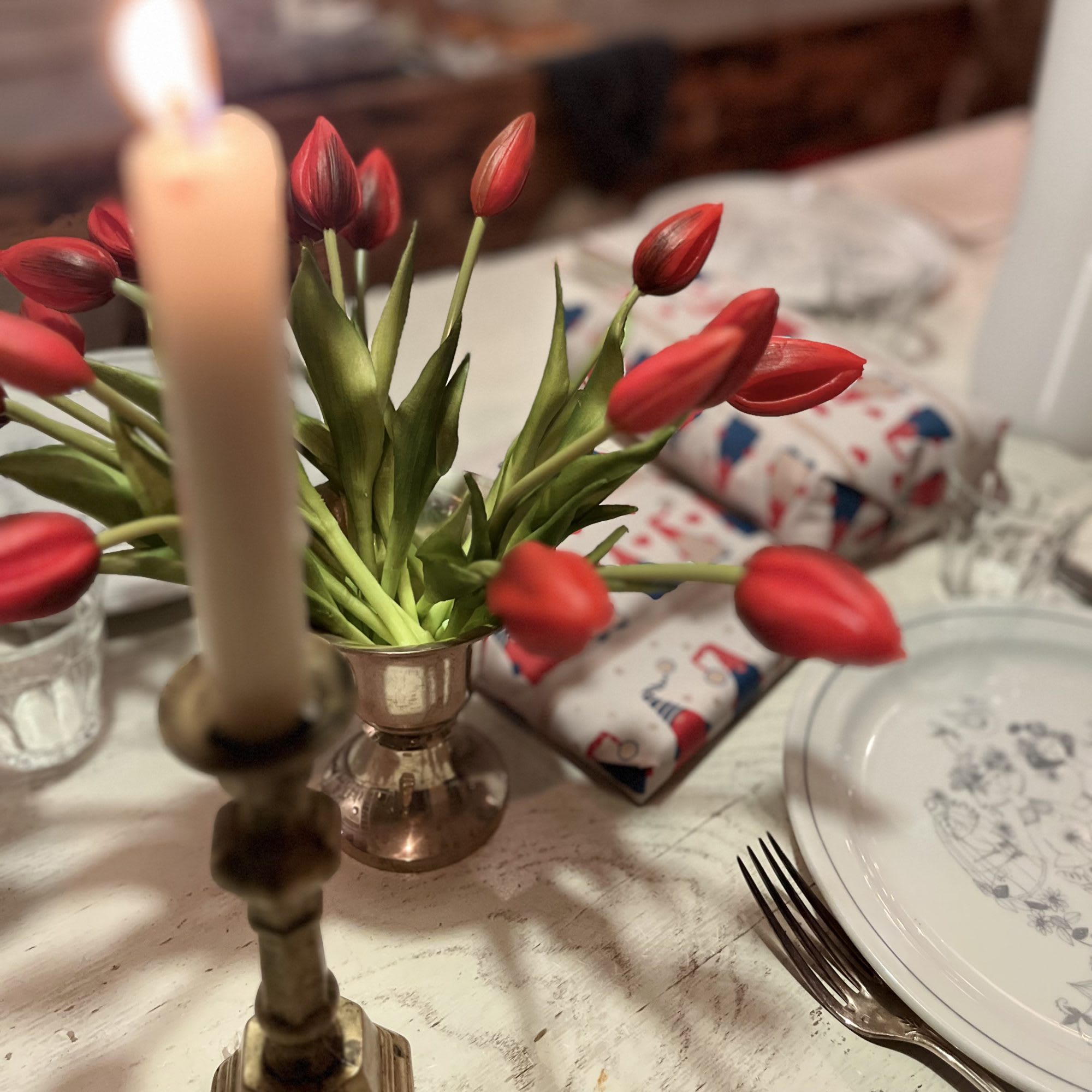 FlowerDutchess-tafeldecoratie-Tulpjes-in-de-knop-24cm-rood