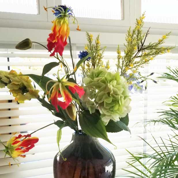 FlowerDutchess kunstbloem boeket hortensia gloriosa wijde jkruid gele bloemen vingerhoedskruid korenbloem