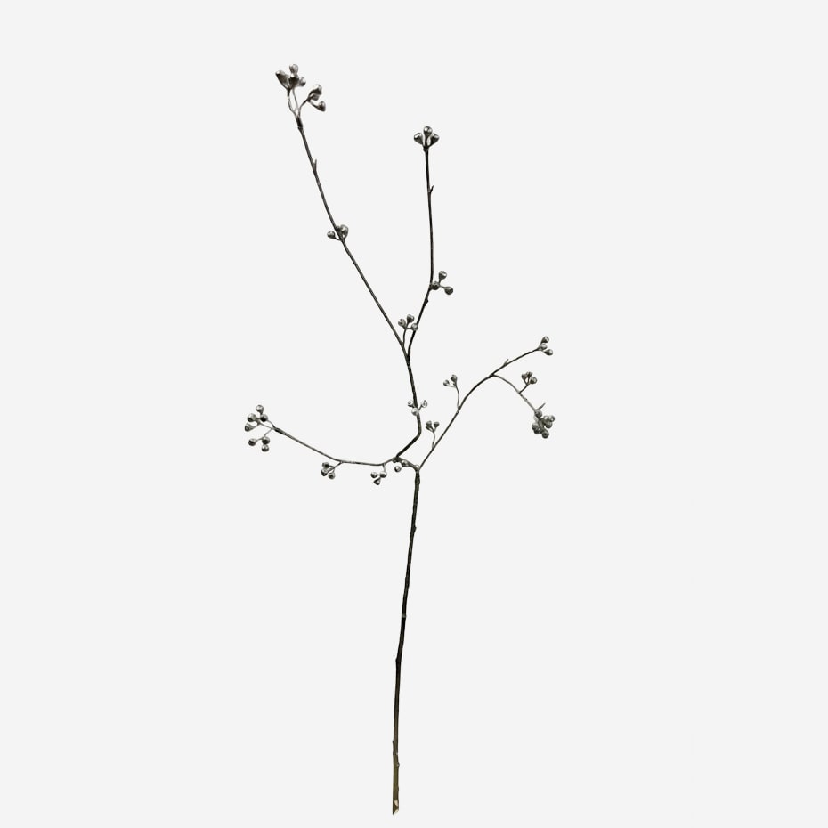 Complete eucalyptus kunsttak FlowerDutchess met metallic vruchten, 98 cm hoog, natuurlijke vertakte steel op witte achtergrond