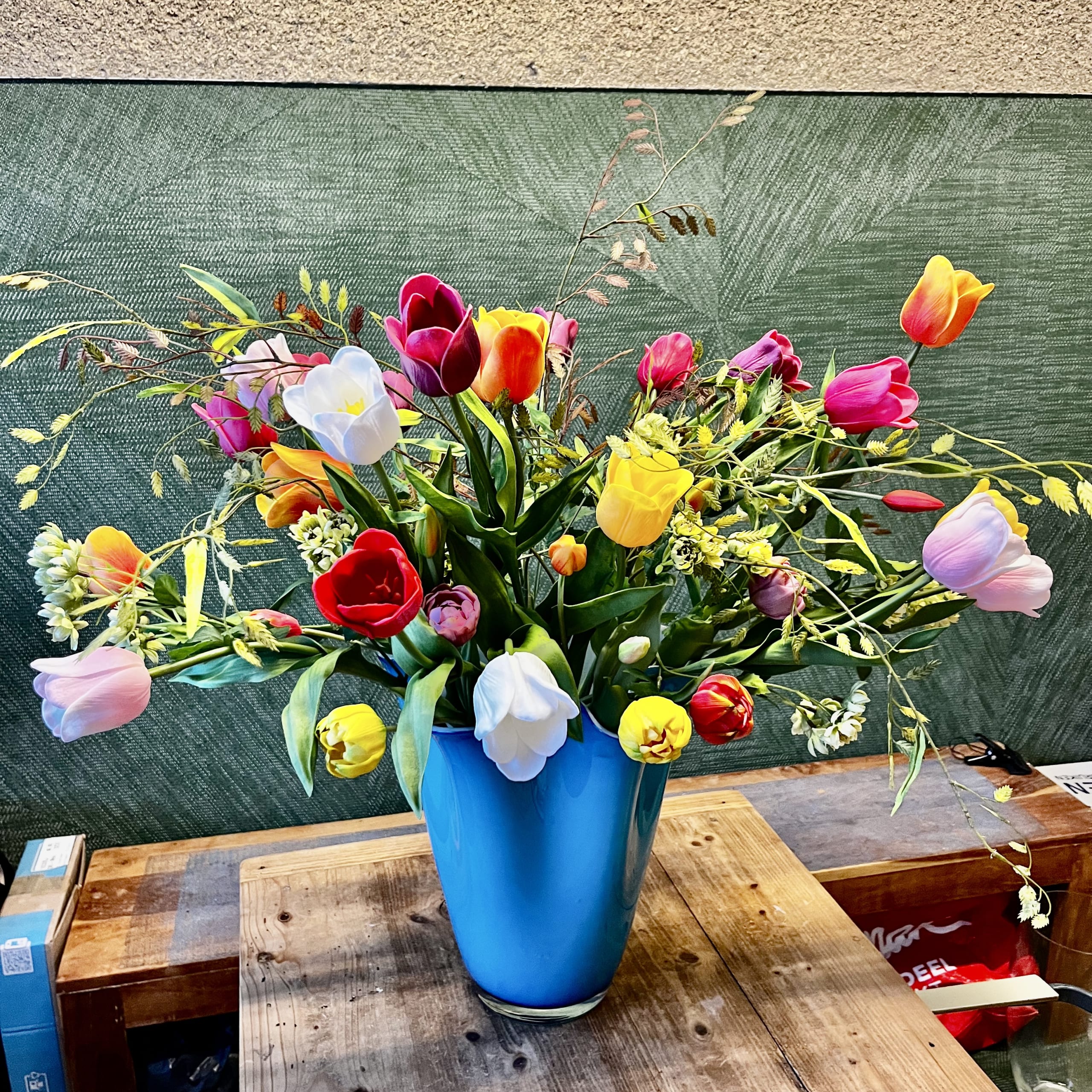 Tulp van foam op een lange steel | paars roze | 60 cm - Afbeelding 2